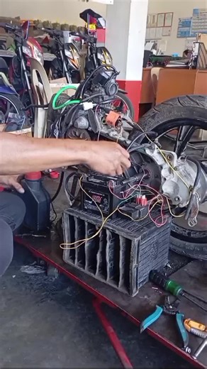 Start 110cc Bike Engine Outside menthod Related topics; Bike Maintenance, Engine Troubleshooting, Outdoor Biking, Motorcycle Tips, Motorcycle Maintenance, Engine Starting, DIY Mechanics, Bike Tips, #bike ka enggin kise starts hota he#, how to start a stand alone engine, start motorcycle engine, #self starts engging#, #bike starting #, girl on ebike, ebike, #self starts #, bike engine shorts video, sur ron ebike,engine short video, engine starting,inside an engine, bike engine,#engin started #, s