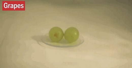 ブドウを電子レンジにかけるとプラズマが発生する仕組みが判明 - ナゾロジー