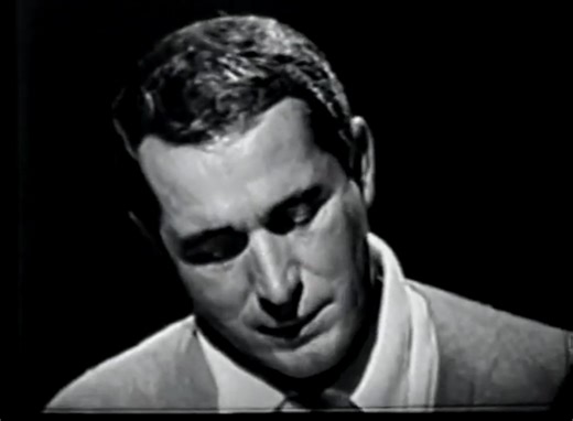 Perry Como – When I Fall In Love...🎶 Press to play Music Video: https://oldiesmusic2.greatestoldiessongs.org/perry-como-when-i-fall-in-love/?utm_source=facebook&utm_medium=hopreel&utm_campaign=greatestclassicerahits | Greatest Classic Era Hits