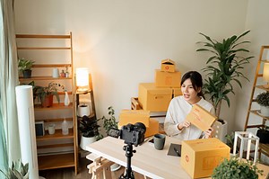 9 Best Ecommerce Product Video Examples | Simplified