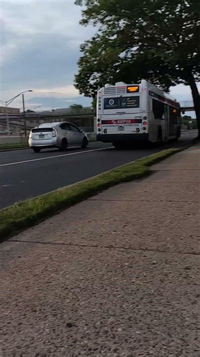 SEPTA #3749 XDE40 Boulevard Direct Express Hauling ass