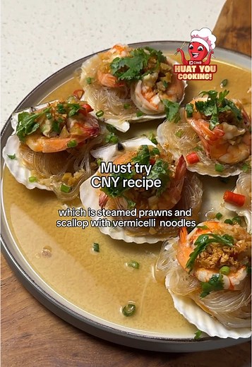 Huat You Cooking for CNY? CIMB is searching for the next top food content creator! Show your skills and personality to win RM10,000. Upload your TikTok video, follow @cimbmalaysia, and don’t forget to #CIMBHuatYouCooking #KitaBagiJadi. Be featured as Lee Kum Kee’s content creator too! Click the bio link to join! But seriously I am obsessed with this!!! You guys have to make this must-try recipe for CNY! Steamed Prawns and Scallops with Garlic and Vermicelli Ingredients: •⁠ ⁠300g prawns (peeled, 