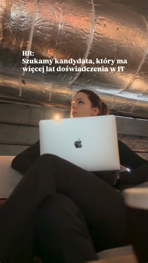 Katarzyna Zielina • Data Analyst | Python | SQL on Instagram: "Kiedy w wymaganiach na widzisz „minimum 10 lat doświadczenia”, więc wyciągasz swoje asy z rękawa... 😎 Przeszedłem drogę od liczenia gwiazd z kapłanami w Mezopotamii, przez projektowanie piramid z Imhotepem, aż po deep learning z Andrew Ng. Skoro HR chce kogoś z „większym doświadczeniem”, to proszę bardzo - 5000 lat stażu chyba wystarczy? 🤭"