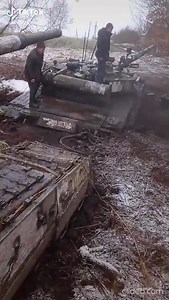 351K views · 3.3K reactions | Dwa rosyjskie czołgi najpierw wciągnięte w bagno, następnie w nim zamrożone. | Militarium | Facebook