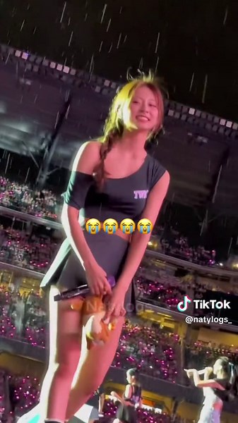 Tzuyu Nipple Slip Incident at TWICE Concert in Atlanta