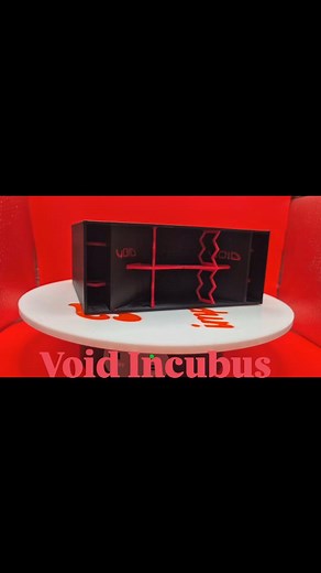 Et voilà les potos… sorti du four 3D 🔥 au 1/10e : le VOID INCUBUS 🔊💀 ! C’est que le début du stack… je prépare un mur full VOID qui va faire trembler ta chambre comme une free sous chapiteau 🏕️⚡ Dites-moi en comm’ : 👉 Team kik bien violent ? 🦵💥 👉 Team têtes qui cisaillent ? 🎯🔊 J’hésite encore sur la config, donc balancez vos vibes 🔥 Si la vidéo t’a régalé, lâche un gros like ❤️, ça m’aide de fou. Abonne-toi 🚀 pour suivre le chantier, y’a déjà plein de vidéos de mes créas sur mon prof