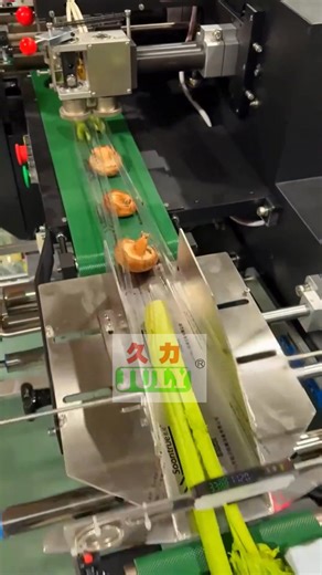 Pillow Packaging Machine for vegatable Good packaging could keep the lifespan of the food to be longer. Also automatic packaging machine could increase your production capacity and the efficiency. If you have interested in this packaging machine, please feel free to contact me: Whatsapp: 852 5608 6835 #pillowpackagingmachine #packagingmachine #packaging #packing #machine #FoodPackaging | Tom Zhang