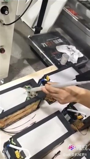 The glue mixer enables precise glue volume control and is suitable for batch production.