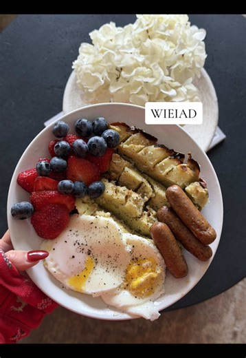 What I eat in a day 🍝 all recipes in bio!! @The Coconut Cult @trueseamoss @Fairgrounds Coffee & Tea #wieiadrealistic #whatieatinaday #wieiad