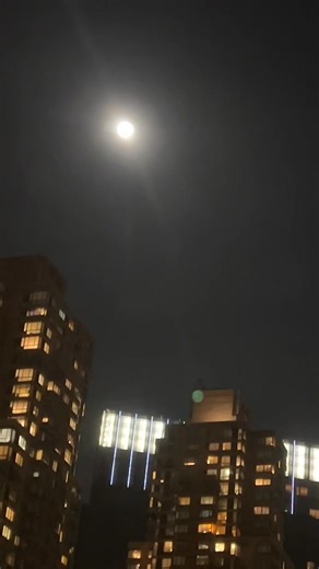 Full moon over Manhattan | Laura Loves NY