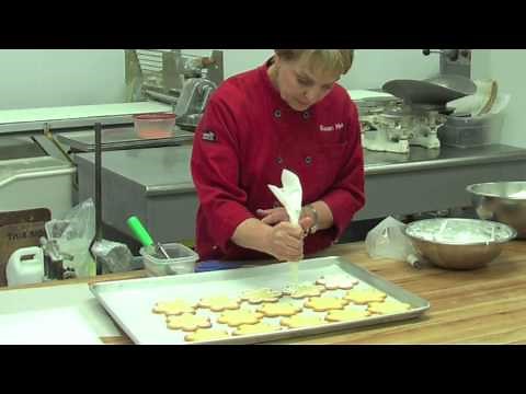 How to Ice Cookies with Royal Icing