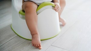 Mum sparks debate over whether kids should use a potty in public