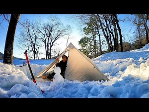 Camping one woman in heavy snowfall in Japan