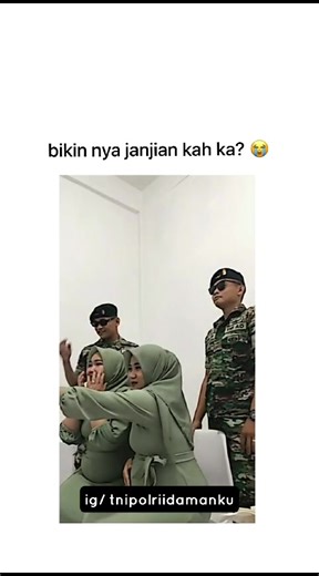 Bestie kapan janjian gini ? #persit #viraltiktok #tni #akmilvibes #trendfotocouple #tarunaindonesia #fypシ #tetepsemangat #follow #following #likes #like #yp #tnipolriidamanku #dymas10