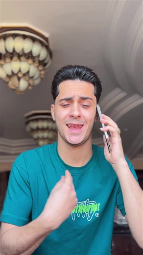 ‏لما تكلم حبيبتك وامك تشوفك 😂😂😂😂.. @Aziz Abdo Official .