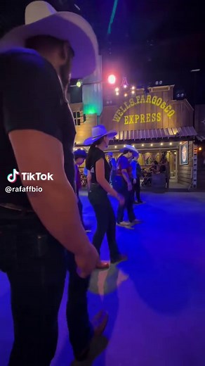 Country Dance Moves: Learn Line Dancing Styles