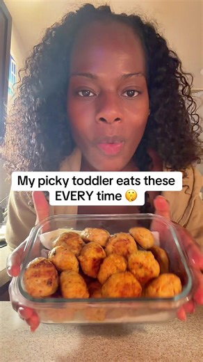 Hidden veggie turkey meatballs that my picky toddler actually eats 🙌 Perfect healthy toddler meal packed with vegetables and protein but they don’t even notice. Easy toddler dinner idea for busy moms! #PickyEaterMom #ToddlerMeals #HiddenVeggies #MomLifeHacks #ToddlerDinner 🛒 Ingredients • 1 lb ground turkey • ½ cup finely shredded zucchini (squeeze water out) • ¼ cup finely shredded carrots and onions • ¼ cup breadcrumbs (or panko) • 1 egg • 2 tbsp grated parmesan (optional) • ½ tsp garlic pow