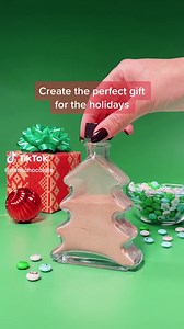 Holiday gifts with a personal touch. Make your own custom M&M’S on our site now! #holiday #giftideas #diy #gift #chocolate #candy