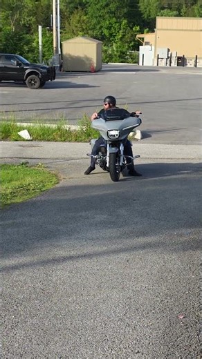 SWARPER CRANKS HIS HOG INFRONT OF MY HOUSE