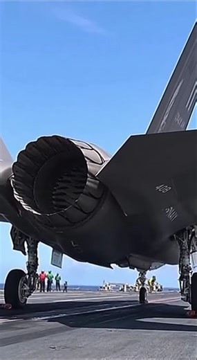 F-35 Engine Ignites to Full Power on Aircraft Carrier! 🔥✈️