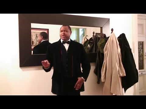 How to Dress for an Opera Performance