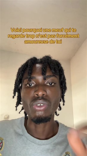 Pourquoi une fille qui te regarde souvent n'est pas forcément amoureuse