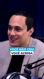 Muita gente acredita que estamos o tempo todo atraindo coisas para a nossa vida. Mas, numa visão mais profunda, não estamos atraindo… 👉 Estamos acessando. O cérebro funciona como um decodificador de informação, não como o criador absoluto dessa informação. Assim como ensina a PNL, operamos num fluxo constante de: Input → Processamento → Output 📥 Input Recebemos estímulos do Campo: pensamentos, imagens, sensações, símbolos. 🔄 Processamento Interpretamos esses dados de acordo com nossas crenças
