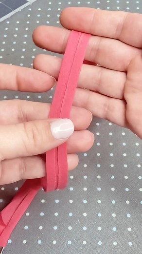 Daniela Alejandra Garza Meza on Instagram: "Continuous Bias Binding Tutorial #sewing #diyer #costura #sewinghacks #hacks #lifehacks #costurafacil #howtosew #costuracreativa #costuraparaprincipiantes #tips #tipsandtricks #coser #howto #sewingproject #sewinhlove #sewingaddict #sewingblog #sewingblogger #sewingfun #sewingforkids #sewingclasses #sewingcommunity #sewingmachine #biasbinding #biasbindingmaker #biasbindingtutorial"
