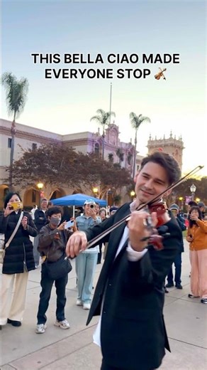 Bella Ciao 🎻 Street Performance - Crowd STOPS & Reacts | David Bay