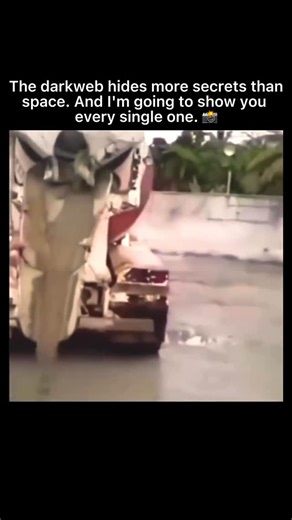 Banned Web File on Instagram: "日本利用压电瓷砖将人们的脚步转化为电能。 这些瓷砖能够捕捉你脚步产生的动能。 当你行走时，你的体重和动作会对瓷砖产生压力。 瓷砖会轻微弯曲，产生机械应力。 瓷砖内部的压电材料会将这种应力转化为电能。 每一步都会产生少量电荷，数百万步加在一起，就能产生足够的电力来驱动 LED 灯、数字显示屏和传感器。 在像涩谷车站这样人流密集的地方，每天大约 240 万步都在为这个系统做贡献。 这些电力可以储存起来或立即使用，从而减少对传统能源的依赖，并支持可持续的城市基础设施。 这种方法把日常的动作转化为实用的可再生能源。 #日本 #知识 #事实 #你知道吗 #推荐 #科技 #创新 #历史 #技术 #实验 #热门"