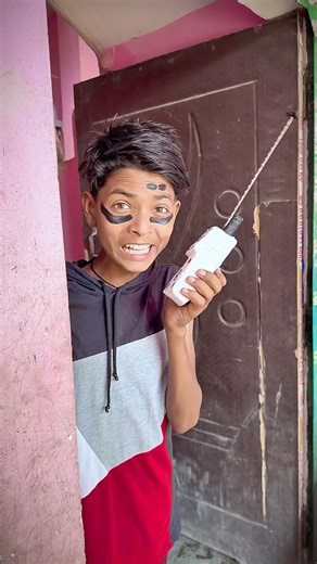 Mission ghar ke ander ana🤣#trendingshorts #virelshorts #comedyshorts #funnyshorts #shorts #werloser