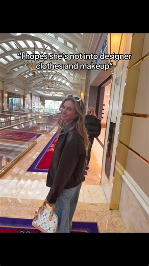 Clothes and makeup too of course 💋 #aviation #commercialpilot #femalepilot #pilotlife #planespotting