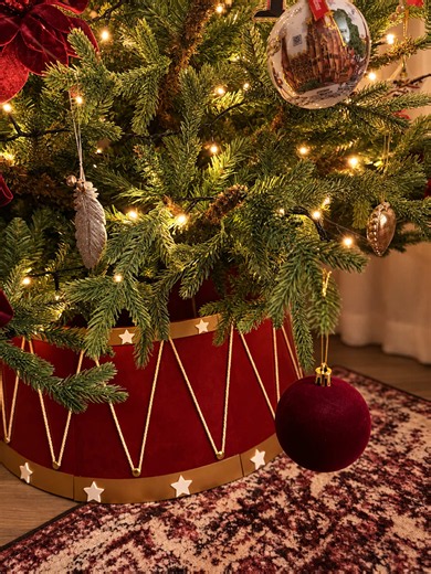 Traditional Christmas Tree Decorating: Easy Tips & Cozy Ideas