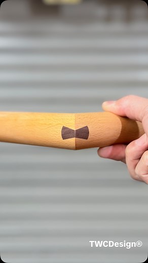 You Can Dovetail a ROUND Dowel!? What happens if you try to make a dovetail key miter on a round dowel? This project came purely from curiosity. Surprisingly, it turned out great — the curve on both sides gives it a unique and cute look from the front 👍 I post woodworking shorts every day! Please like and subscribe! @takuwoodcraft #twcdesign #木工 #diy #woodworking #治具 #jig #asmr #リール投稿1166日目 | 清野拓朗