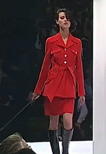 Shalom Harlow: 90s Fashion Icon