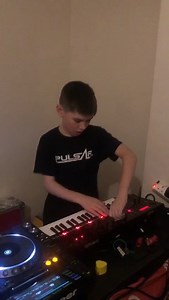 51K views · 2K reactions | Sample hunting on the Roland JDXI #production #keyboards #rolandjdxi #Samples #music #dj | Pulsar Digital & Vinyl Sessions | Facebook