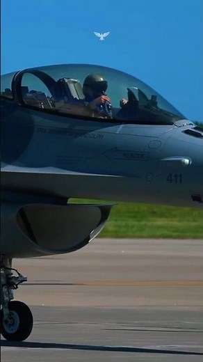 Vertical Takeoff Like a Boss 🇺🇸 F-22 Raptor's Stunning Maneuvers! #Shorts #VTOL #F22Takeoff