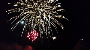 Huge thanks to Blitz fireworks for a spectacular firework display last weekend! :) http://www.blitzfireworks.com/ #bonfire #fireworks #display #fun | Alderford Lake