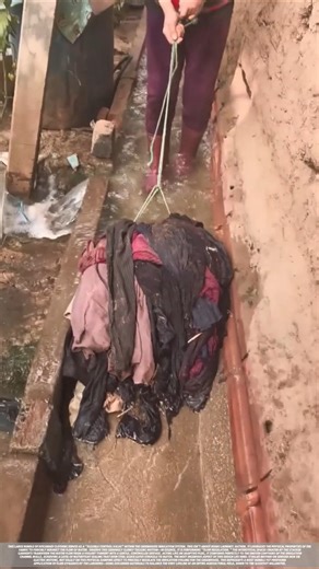 The "Discarded-Clothing Sluice Gate" in the Greenhouse