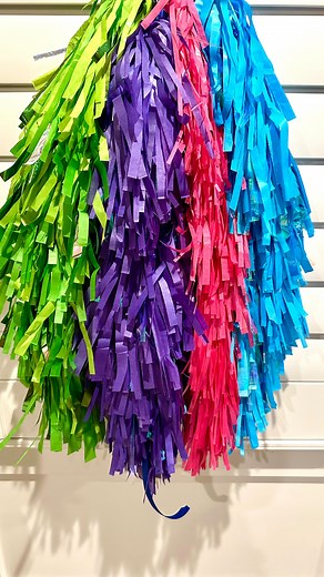 Victoria Dzierza on Instagram: "✨ N E O N T A S S E L S ✨ Bright, fluffy, and full of fun! These tissue paper tassels are perfect for adding a pop of color to helium balloons, balloon garlands, arches, walls—pretty much anything! To give these tassels some extra sparkle, I mixed in iridescent and metallic tissue paper 💖. I always follow the tried-and-true method from @featheredfoxdesignsla she has a free tutorial linked in her bio, and if you’re not following her yet, you should be! She’s incre