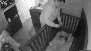 La vidéo hilarante d’un grand-père couchant sa petite-fille devient virale