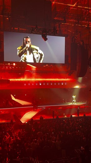 Immer noch eines meiner Favoriten Videos von diesem Abend🔥🪶🤍 @Apache 207 @federmusik #apache #apachekonzert #roller #fy #fyp