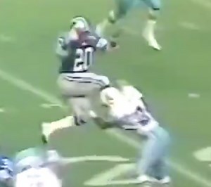 November 13, 1983 🗓️ Lions RB Billy Sims 𝗞𝗔𝗥𝗔𝗧𝗘 𝗞𝗜𝗖𝗞𝗦 a defender mid-run 😅 #Lions | #Detroit | #NFL | #Football | FanDuel