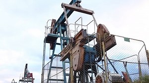 clip-1072925726-sucker-rod-pumps-work-pump-oil-operation