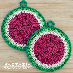 How cute is this watermelon for the kitchen? You can use it as a hot pad, dish cloth, potholder, coaster, or decoration! | Naztazia