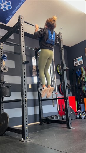 BOXED FITNESS on Instagram: "Back squats Weighted pull-ups Reverse grip bench press Partial lateral raises + 1 drop set Pronated grip BB curls BB skull crushers Russian Twists 10-15k steps per day Meal prepped macro focused food. Consistency. @chalk.performancetraining"