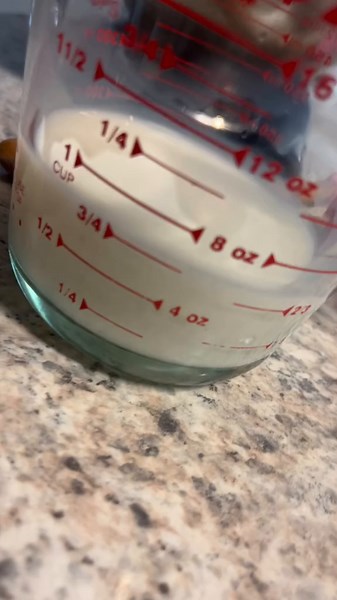 Easy Homemade Buttercream Icing Recipe Tutorial