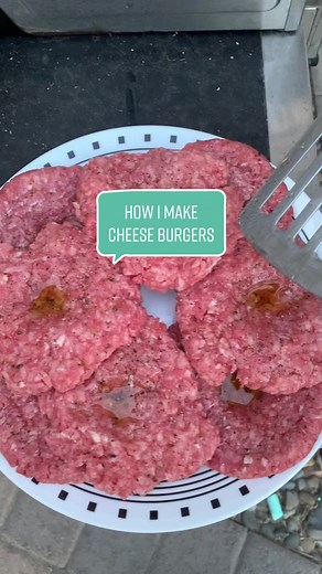 Cooking the Perfect Cheeseburger on the BBQ