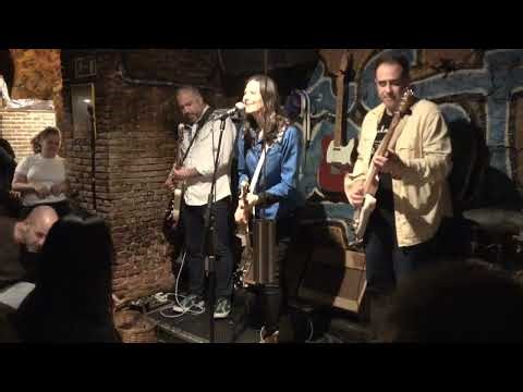Eve Monsees & Mike Buck + Greg Izor y César Crespo - Iko Iko