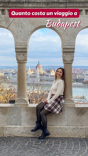 QUANTO COSTA UN VIAGGIO A BUDAPEST?💰 Altro argomento che dovevamo necessariamente trattare: probabilmente ve ne siete accorti pure voi, ma i prezzi non sono più quelli del 2018. Il mondo, nel frattempo, è cambiato. Come vi sembra il totale? Secondo voi Budapest è una città cara o economica?😬 (Ps. Trovate tutti i link utili nelle storie in evidenza👌🏼) #budapest #ungheria #budapesthungary #visitbudapest #viaggiareineuropa #consiglidiviaggio #ideediviaggio | Positivitrip - Travel Video Blog